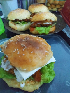 Foto resep Burger homemade Mantul (pattie chicken & Beef) 🍔