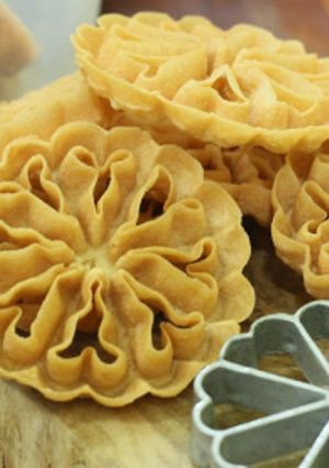 Foto resep Kue matahari (kembang goyang) gurih dan renyah