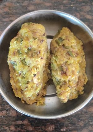 દુધી ના મુઠીયા (Dudhi na muthiya recipe in gujarati) રેસીપી મુખ્ય ફોટો