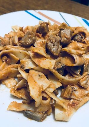 Csirkemelles, szószos tészta villámgyorsan recept fotója