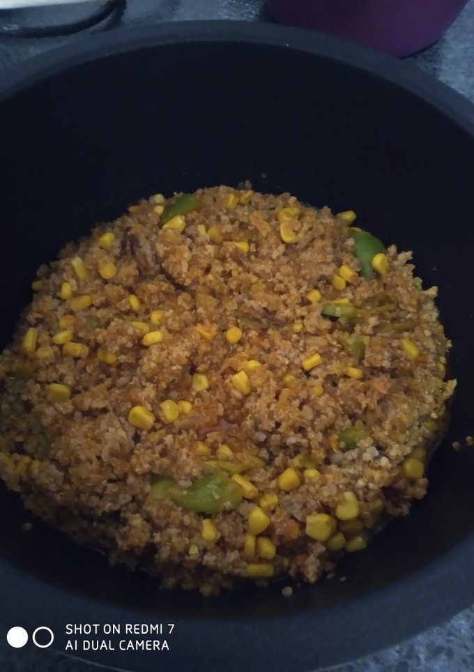 Una foto de Carne picada de cordero con maíz y quinoa al curry