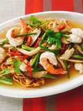 โกยซีหมี่ใส่ทั้งไก่ทั้งกุ้ง