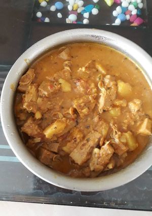 A picture of Yummy Jack fruit curry with potatoes.