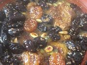 Une photo de desserts pruneaux