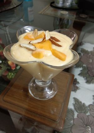 A picture of Mango banana smoothie.