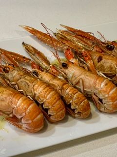 Una foto de Cigalas salteadas al whisky