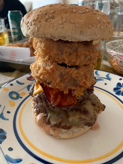 Una foto de Hamburguesa Burger Western Bacon Doble Rodeo King Pablo