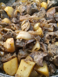 A picture of Liver with onion and potatoes cooked with spices and red wine.