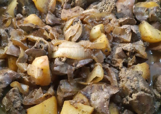 Recipe of Gordon Ramsay Liver with onion and potatoes cooked with spices and red wine