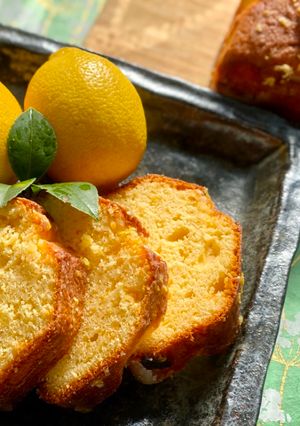 A picture of Lemon Pound Cake.