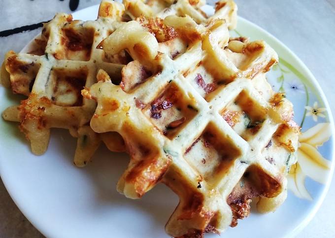 Пикантные вафли к завтраку