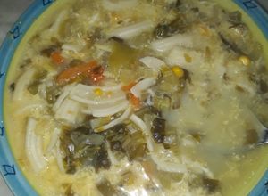 Una foto de Sopa de verduras con fideos coditos