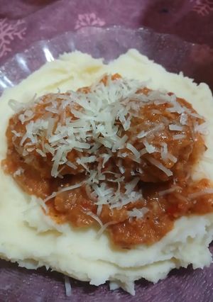 Una foto de Albóndigas con puré de papas