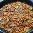Fideos con pulpo y champiñones