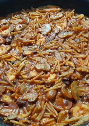 Foto principal de Fideos con pulpo y champiñones