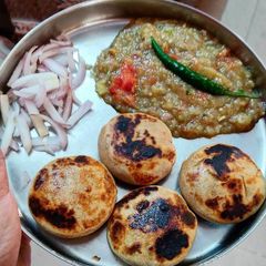 A picture of Dal bati.
