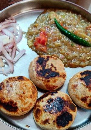 A picture of Dal bati.