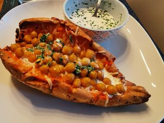 Kumpir de patate douce aux pois chiche à l'air fryer