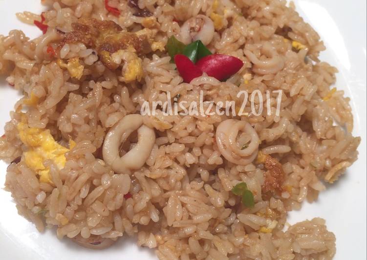 Resep Nasi Goreng Cumi oleh ardisalzen - Cookpad
