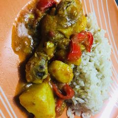 A picture of Guisado(chicken stew).