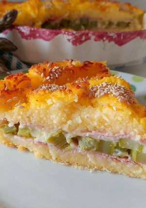 Foto di Crostata di polenta con asparagi, cotto e asiago