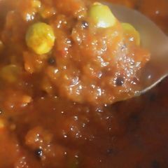 A picture of Green tuvar curry.