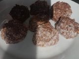 Trufas de banana y coco con chocolate