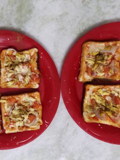 ব্রেড চিকেন পিজা (bread chicken pizza recipe in bengali) রেসিপির প্রধান ছবি