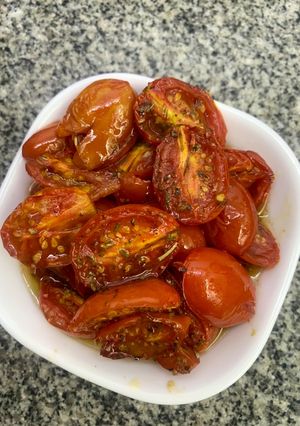 Una foto de Tomatitos cherry confitados