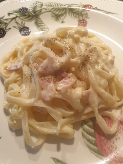 Una foto de Noodles de arroz a la carbonara 4 quesos