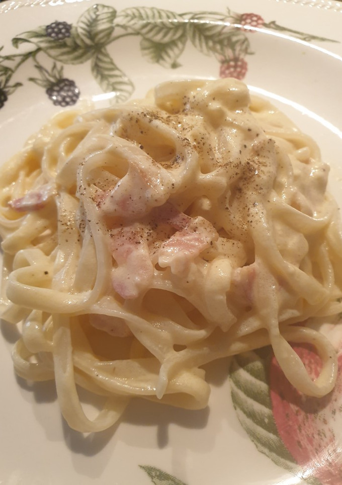 Una foto de Noodles de arroz a la carbonara 4 quesos