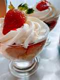 Pastel de Tres leches con fresas y Chantilly