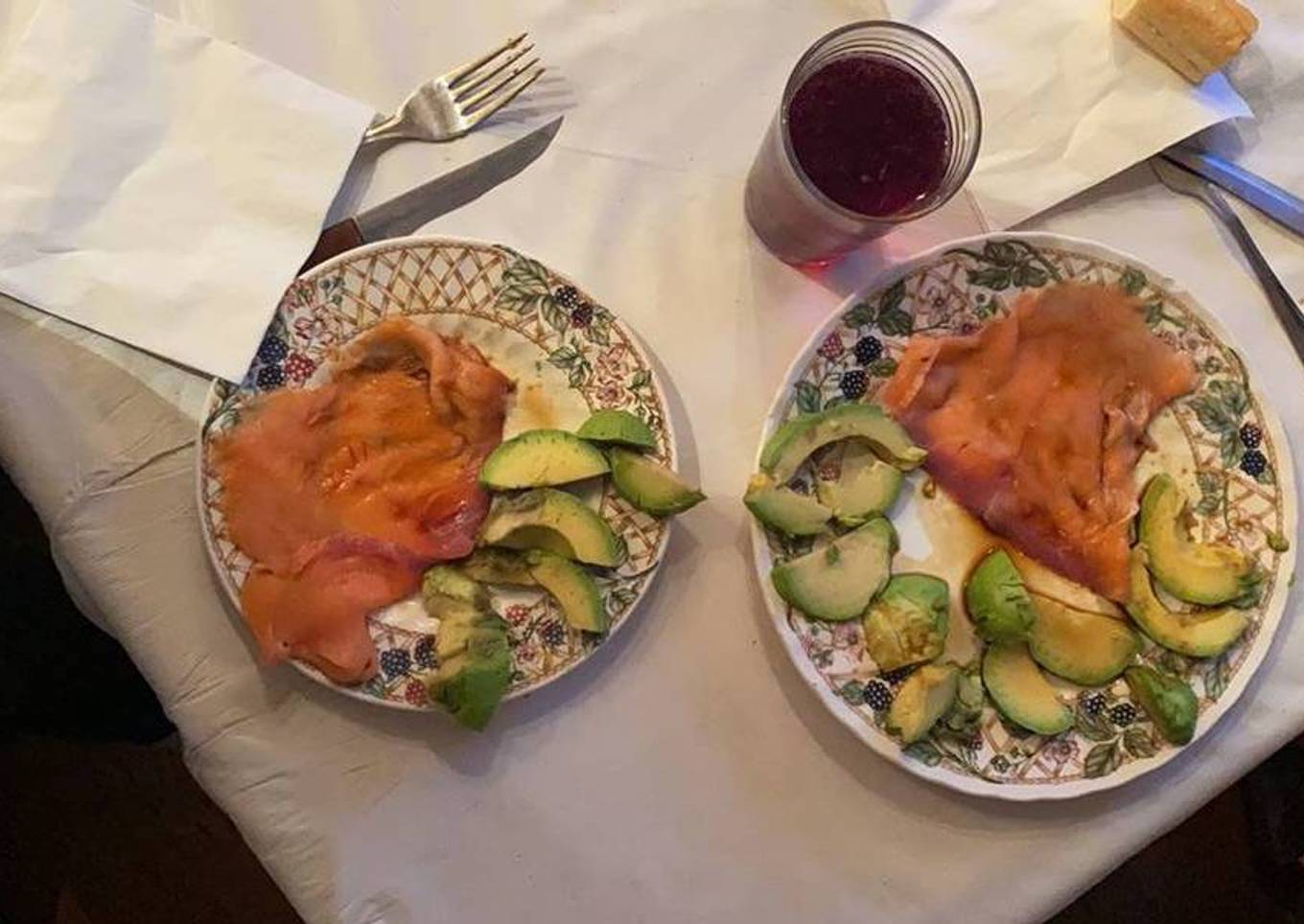 Salmón ahumado con aguacate