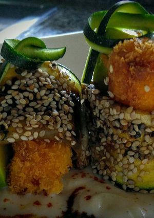 Una foto de Rollo tempura de calabacín