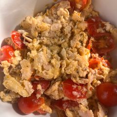 A picture of Scrambled Eggs with Tomato, Ham and Cheese.