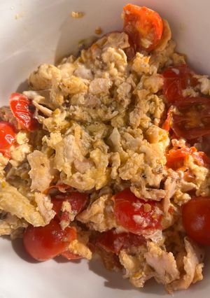 A picture of Scrambled Eggs with Tomato, Ham and Cheese.
