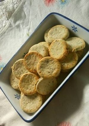 Una foto de Minicrackers gluten free de provenzal y semillas