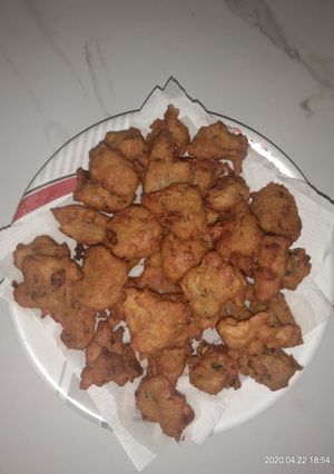 A picture of Suji pakora.