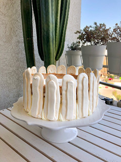 Una foto de Torta merengue, crema y manjar