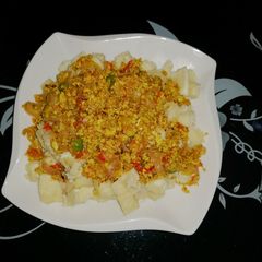 A picture of Eggs sauce /white yam.