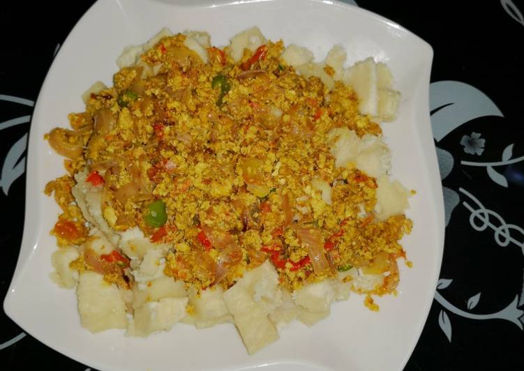 Step-by-Step Guide to Prepare Speedy Eggs sauce /white yam