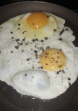 A picture of Eggs sunny-sideup.