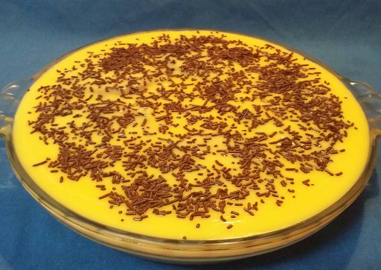 Simple flan con galletas y bombones