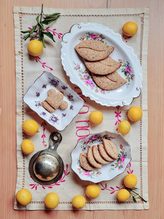 Una foto de Galletitas integrales de limón y semillas de amapola