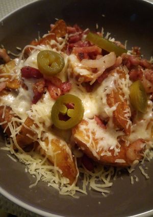 Una foto de Patatas rústicas con queso gratinado y bacon 🥓