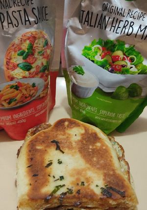 A picture of Kulcha egg pocket.
