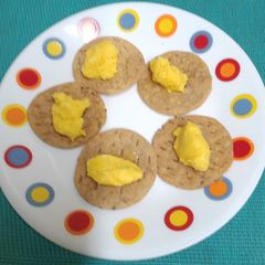 Crispy Rajgira Puris with a Dollop of Shrikhand A picture of Crispy Rajgira Puris with a Dollop of Shrikhand.