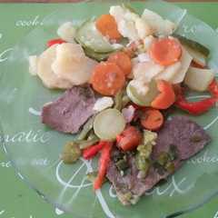 Una foto de Bifes con verduras al estilo criollo