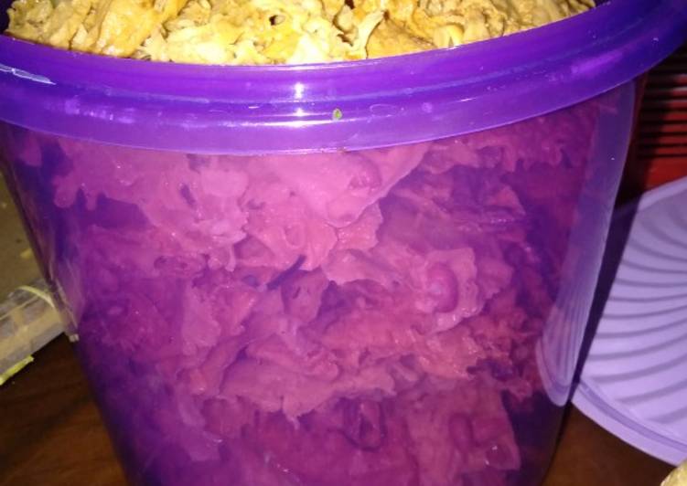 Peyek renyah dan gurih