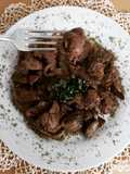 Gebratene Hähnchenleber mit Zwiebeln
